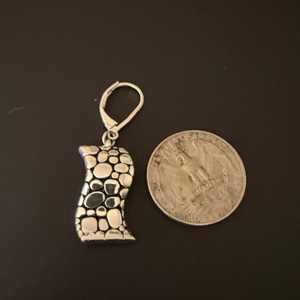 Necklace & Earring Set in Silver Tone/Black with Pebble Finish. - Picture 9 of 9